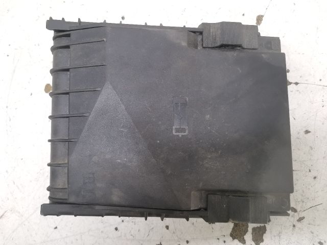 bontott VW GOLF V Biztosítéktábla Fedél