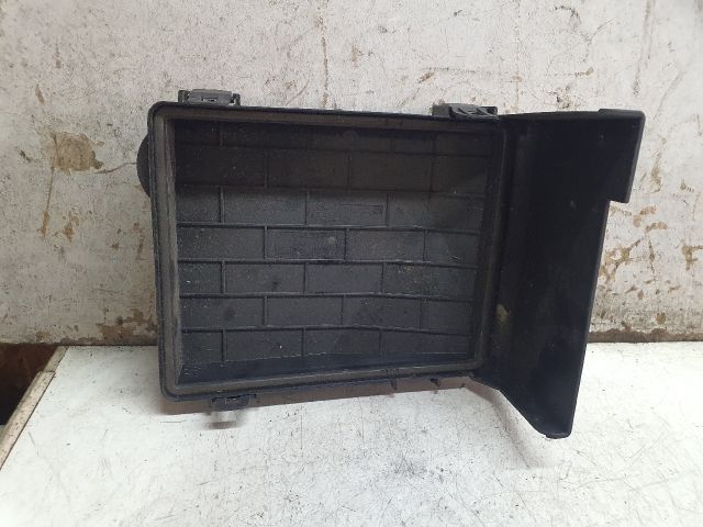 bontott VW GOLF V Biztosítéktábla Fedél