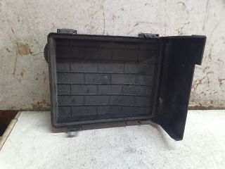 bontott VW GOLF V Biztosítéktábla Fedél