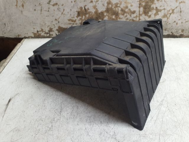 bontott VW GOLF V Biztosítéktábla Fedél