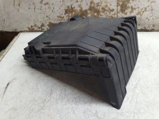 bontott VW GOLF V Biztosítéktábla Fedél