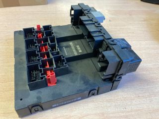 bontott VW GOLF V Biztosítéktábla Utastér