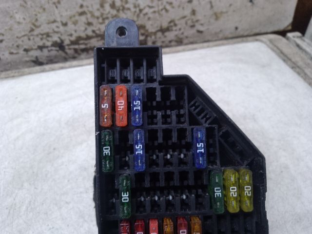 bontott VW GOLF V Biztosítéktábla Utastér