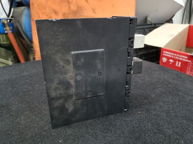 bontott VW GOLF V Biztosítéktábla Utastér