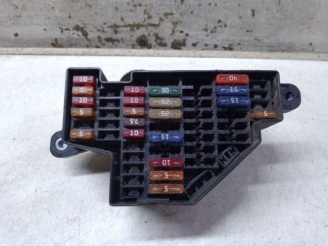 bontott VW GOLF V Biztosítéktábla Utastér