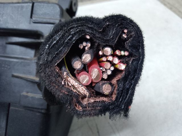 bontott VW GOLF V Biztosítéktábla Utastér