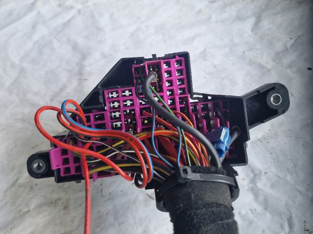 bontott VW GOLF V Biztosítéktábla Utastér