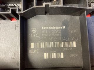 bontott VW GOLF V Biztosítéktábla Utastér