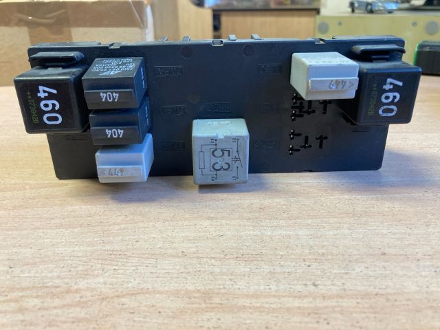 bontott VW GOLF V Biztosítéktábla Utastér