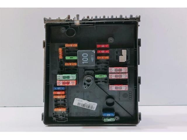 bontott VW GOLF V Biztosítéktábla Utastér