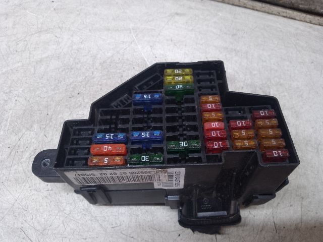 bontott VW GOLF V Biztosítéktábla Utastér