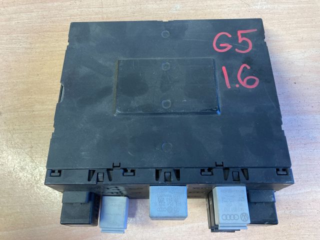 bontott VW GOLF V Biztosítéktábla Utastér