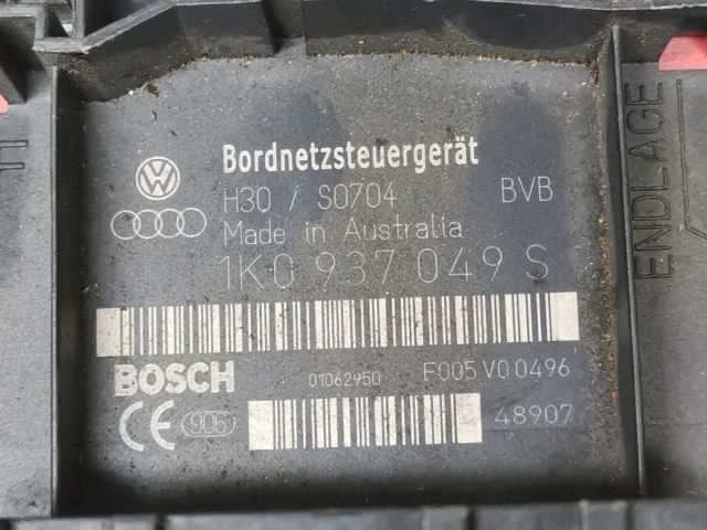 bontott VW GOLF V Biztosítéktábla Utastér