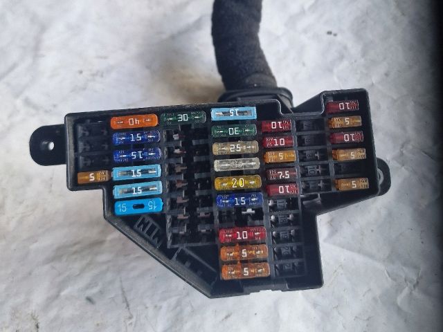 bontott VW GOLF V Biztosítéktábla Utastér