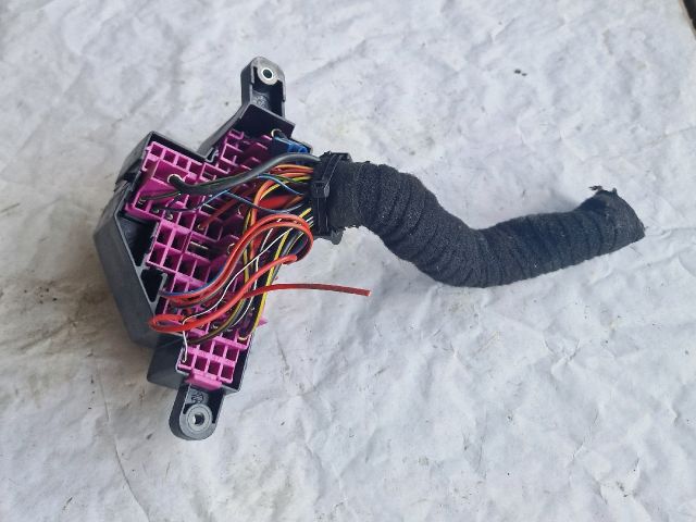 bontott VW GOLF V Biztosítéktábla Utastér