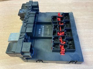 bontott VW GOLF V Biztosítéktábla Utastér