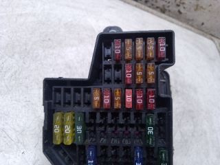 bontott VW GOLF V Biztosítéktábla Utastér