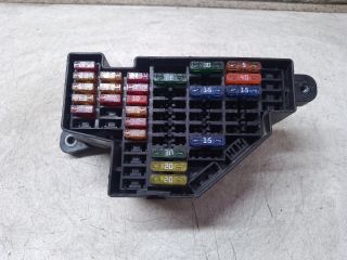 bontott VW GOLF V Biztosítéktábla Utastér