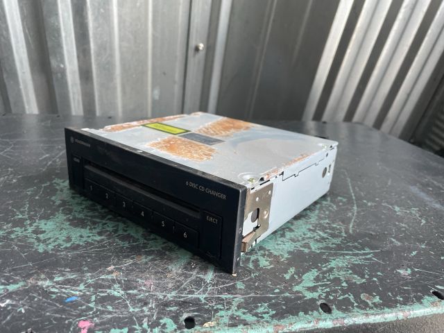 bontott VW GOLF V CD / DVD Tár