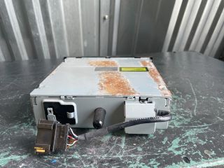 bontott VW GOLF V CD / DVD Tár