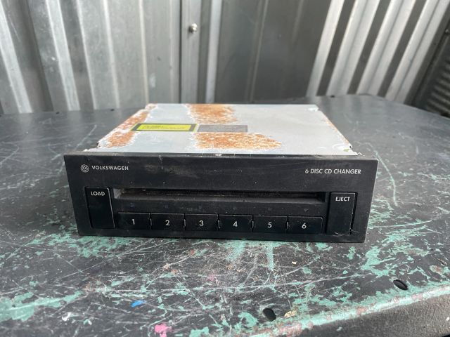 bontott VW GOLF V CD / DVD Tár