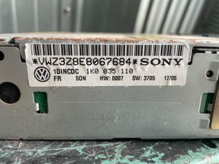 bontott VW GOLF V CD / DVD Tár