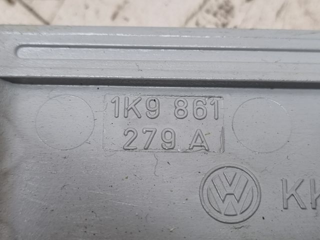 bontott VW GOLF V Csomagrögzítő