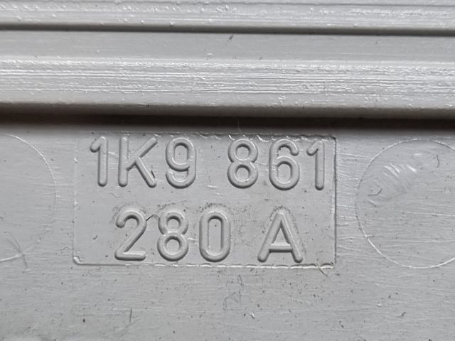 bontott VW GOLF V Csomagrögzítő