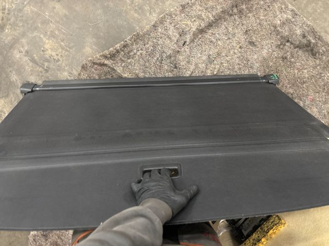 bontott VW GOLF V Csomagtér Roló