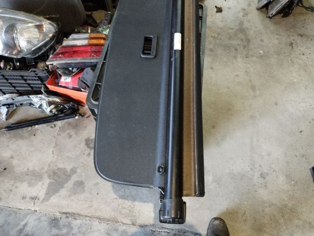 bontott VW GOLF V Csomagtér Roló