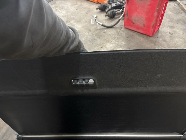 bontott VW GOLF V Csomagtér Roló