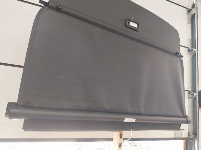 bontott VW GOLF V Csomagtér Roló