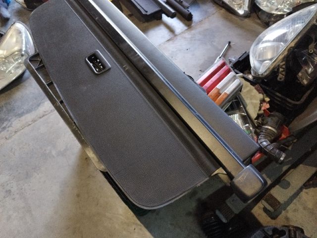 bontott VW GOLF V Csomagtér Roló