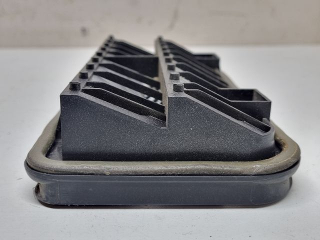 bontott VW GOLF V Csomagtér Szellőző Bal