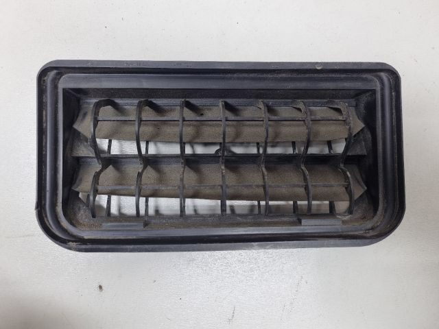 bontott VW GOLF V Csomagtér Szellőző Jobb