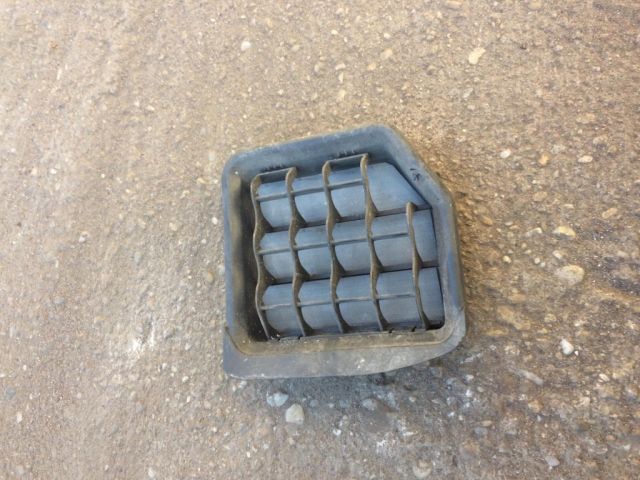 bontott VW GOLF V Csomagtér Szellőző Jobb