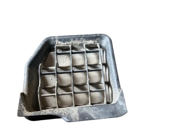 bontott VW GOLF V Csomagtér Szellőző Jobb