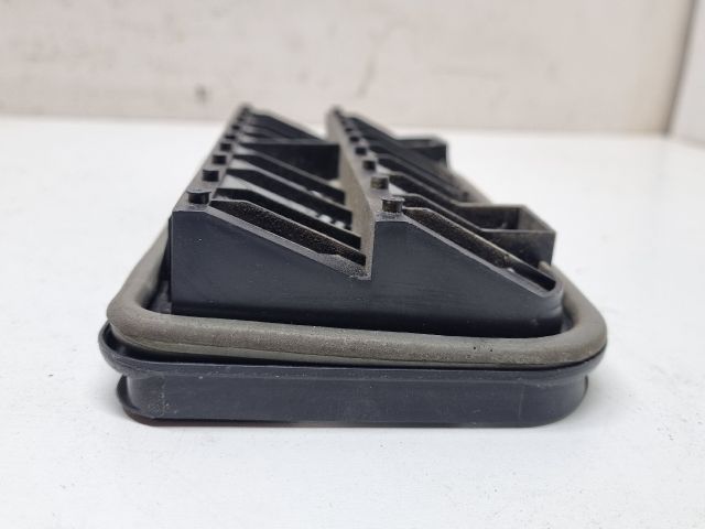 bontott VW GOLF V Csomagtér Szellőző Jobb