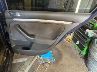 bontott VW GOLF V Csomagtérajtó Gumikéder