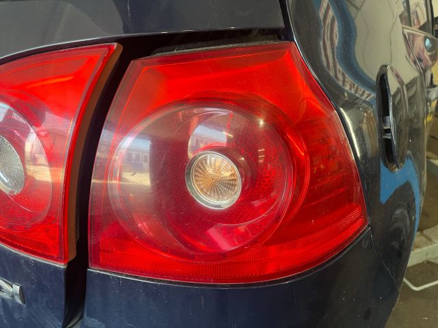 bontott VW GOLF V Csomagtérajtó Gumikéder