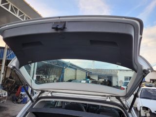 bontott VW GOLF V Csomagtérajtó Gumikéder