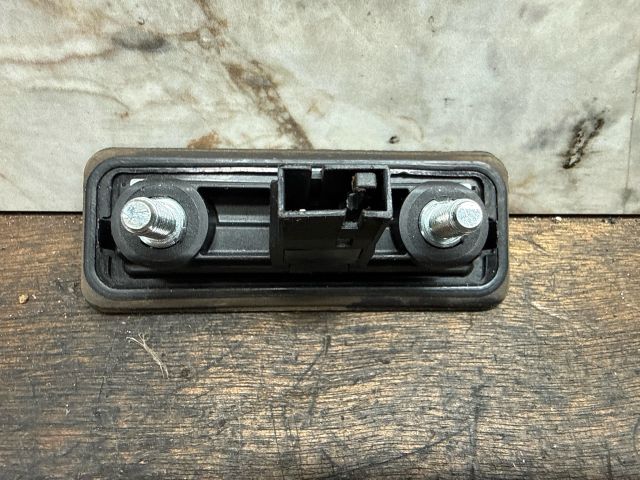 bontott VW GOLF V Csomagtérajtó Kapcsoló