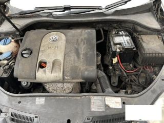 bontott VW GOLF V Csomagtérajtó Motor