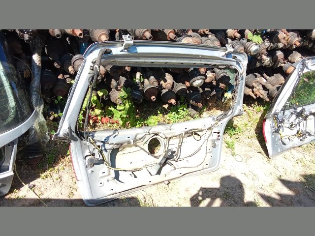 bontott VW GOLF V Csomagtérajtó (Részeivel)