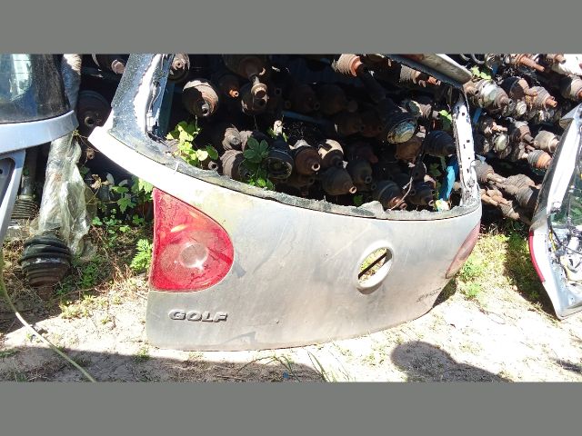 bontott VW GOLF V Csomagtérajtó (Részeivel)