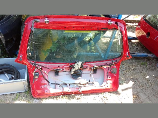 bontott VW GOLF V Csomagtérajtó (Részeivel)