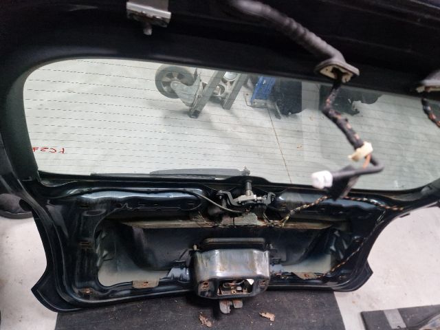 bontott VW GOLF V Csomagtérajtó (Részeivel)