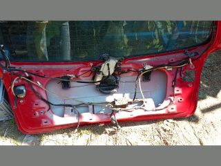 bontott VW GOLF V Csomagtérajtó (Részeivel)