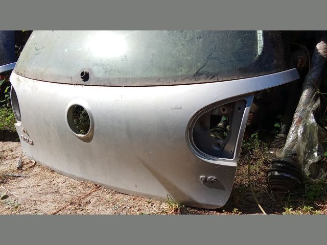 bontott VW GOLF V Csomagtérajtó (Részeivel)