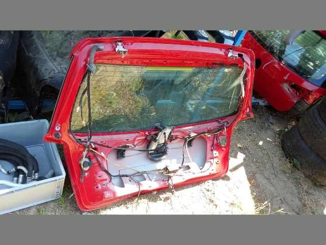 bontott VW GOLF V Csomagtérajtó (Részeivel)